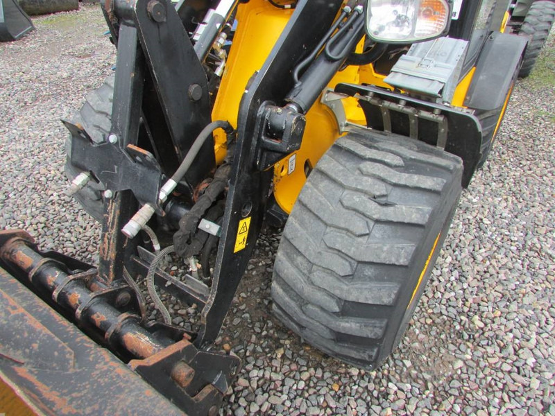 JCB 403 Radlader 22.500 EUR - Riteņu iekrāvējs: foto 3 JCB 403 Radlader 22.500 EUR - Riteņu iekrāvējs: foto 3
