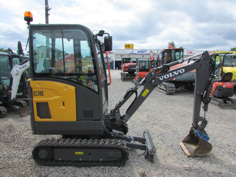 Volvo EC 18 E Minibagger 24.500 EUR - Mini-ekskavators: foto 4 Volvo EC 18 E Minibagger 24.500 EUR - Mini-ekskavators: foto 4