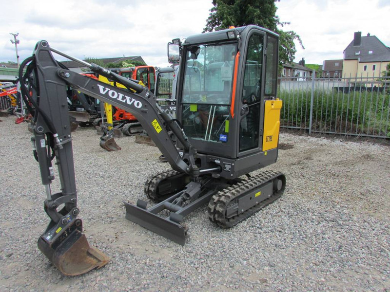 Volvo EC 18 E Minibagger 24.500 EUR - Mini-ekskavators: foto 2 Volvo EC 18 E Minibagger 24.500 EUR - Mini-ekskavators: foto 2