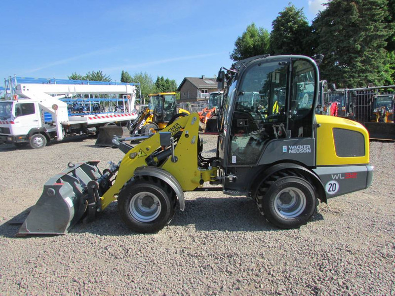 WACKER NEUSON WL 32 Radlader / 39.000 EUR - Riteņu iekrāvējs: foto 1 WACKER NEUSON WL 32 Radlader / 39.000 EUR - Riteņu iekrāvējs: foto 1