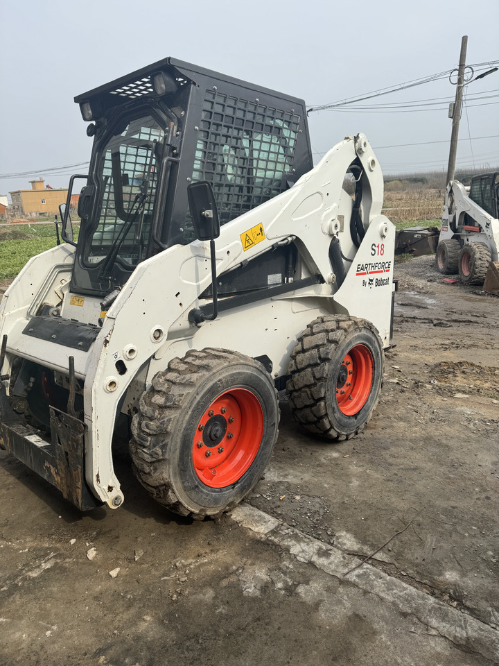 BOBCAT S18 - Kompaktiekrāvējs: foto 3 BOBCAT S18 - Kompaktiekrāvējs: foto 3