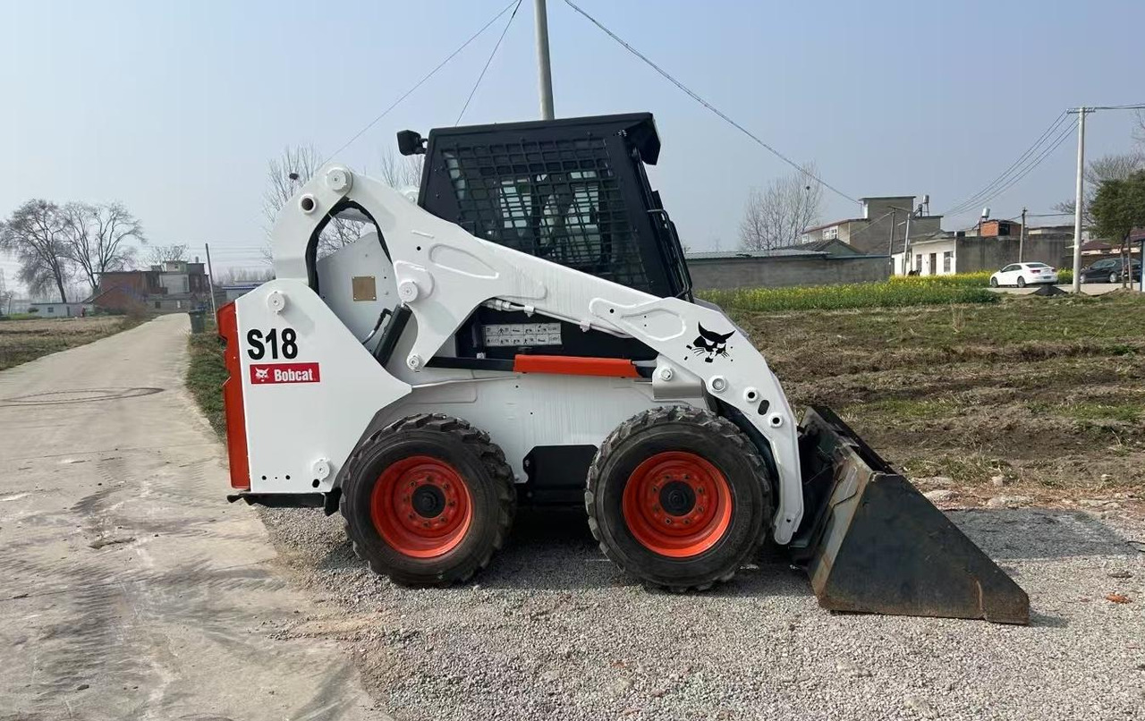 BOBCAT S18 - Kompaktiekrāvējs: foto 1 BOBCAT S18 - Kompaktiekrāvējs: foto 1