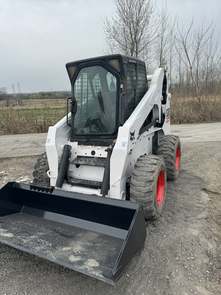 BOBCAT S300 - Kompaktiekrāvējs: foto 2 BOBCAT S300 - Kompaktiekrāvējs: foto 2