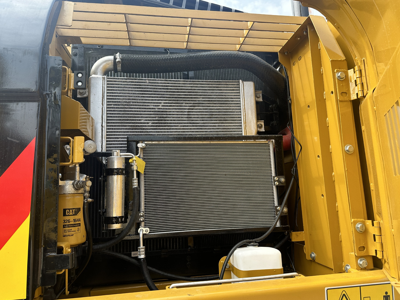 Kāpurķēžu ekskavators CATERPILLAR 320D2: foto 6