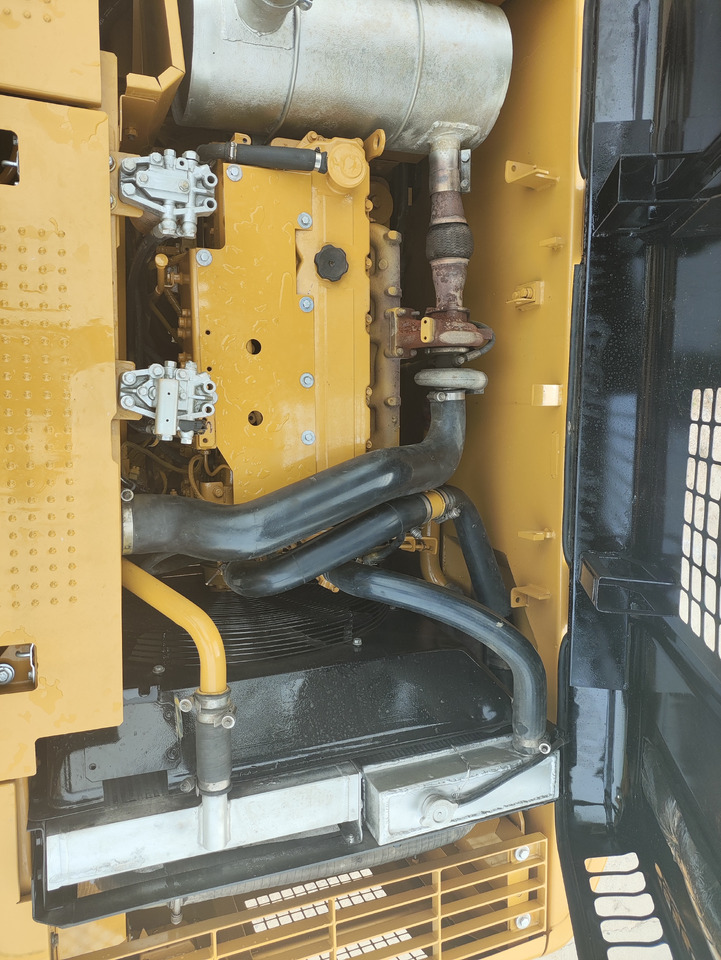 CATERPILLAR 320D2 - Mini-ekskavators: foto 4 CATERPILLAR 320D2 - Mini-ekskavators: foto 4