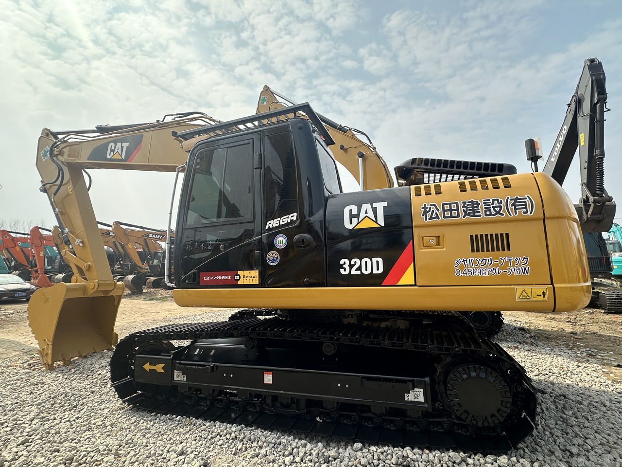 CATERPILLAR 320D2 - Riteņu ekskavators: foto 1 CATERPILLAR 320D2 - Riteņu ekskavators: foto 1