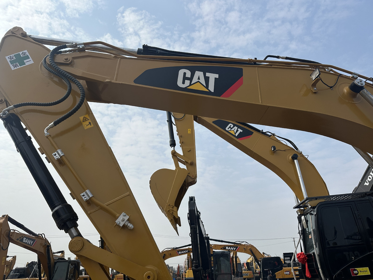 Kāpurķēžu ekskavators CATERPILLAR 320D2: foto 9