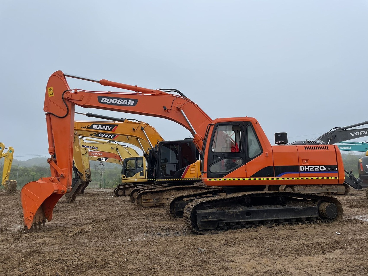 DOOSAN DH220 - Kāpurķēžu ekskavators: foto 1 DOOSAN DH220 - Kāpurķēžu ekskavators: foto 1
