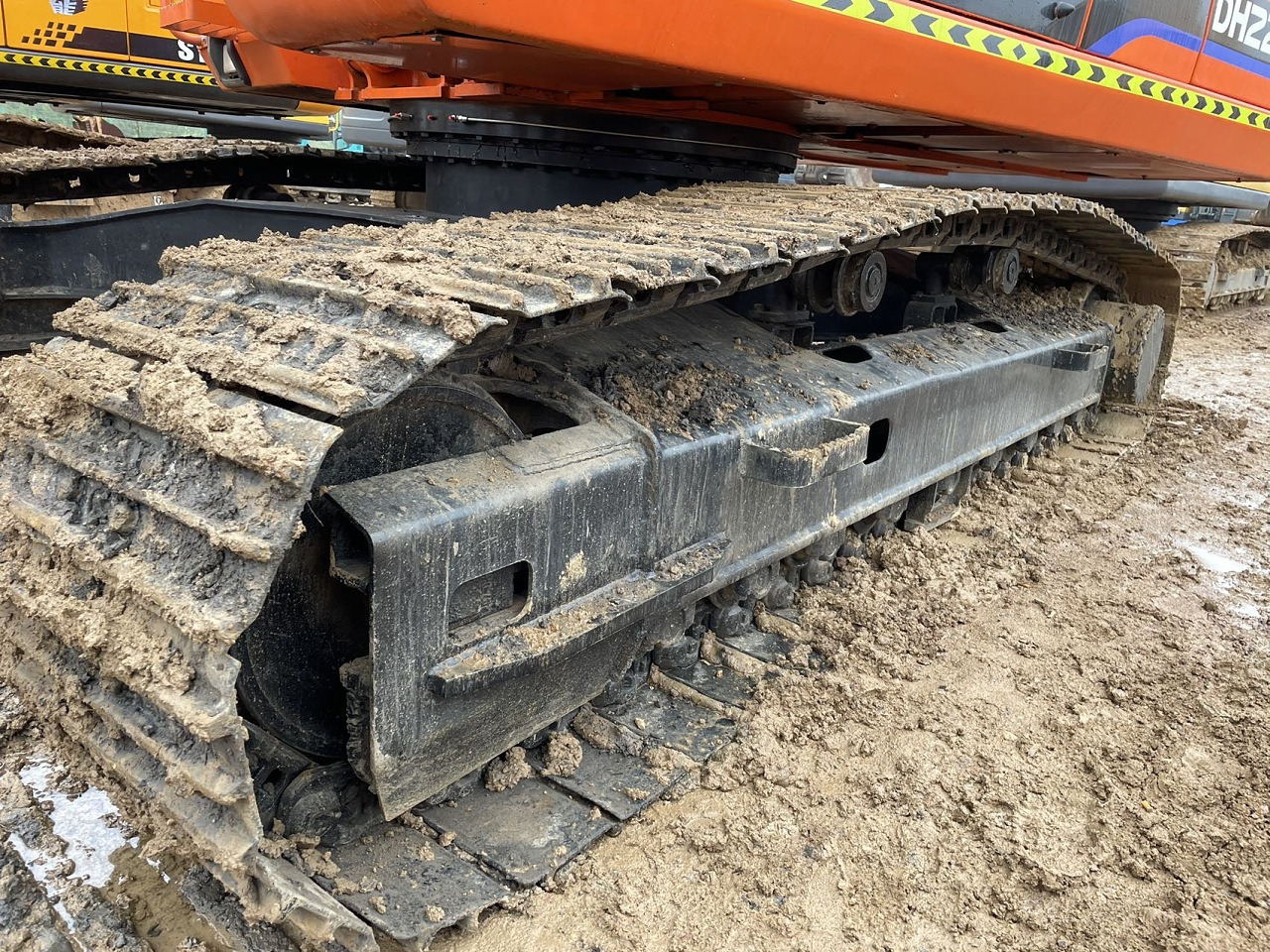DOOSAN DH220 - Kāpurķēžu ekskavators: foto 3 DOOSAN DH220 - Kāpurķēžu ekskavators: foto 3