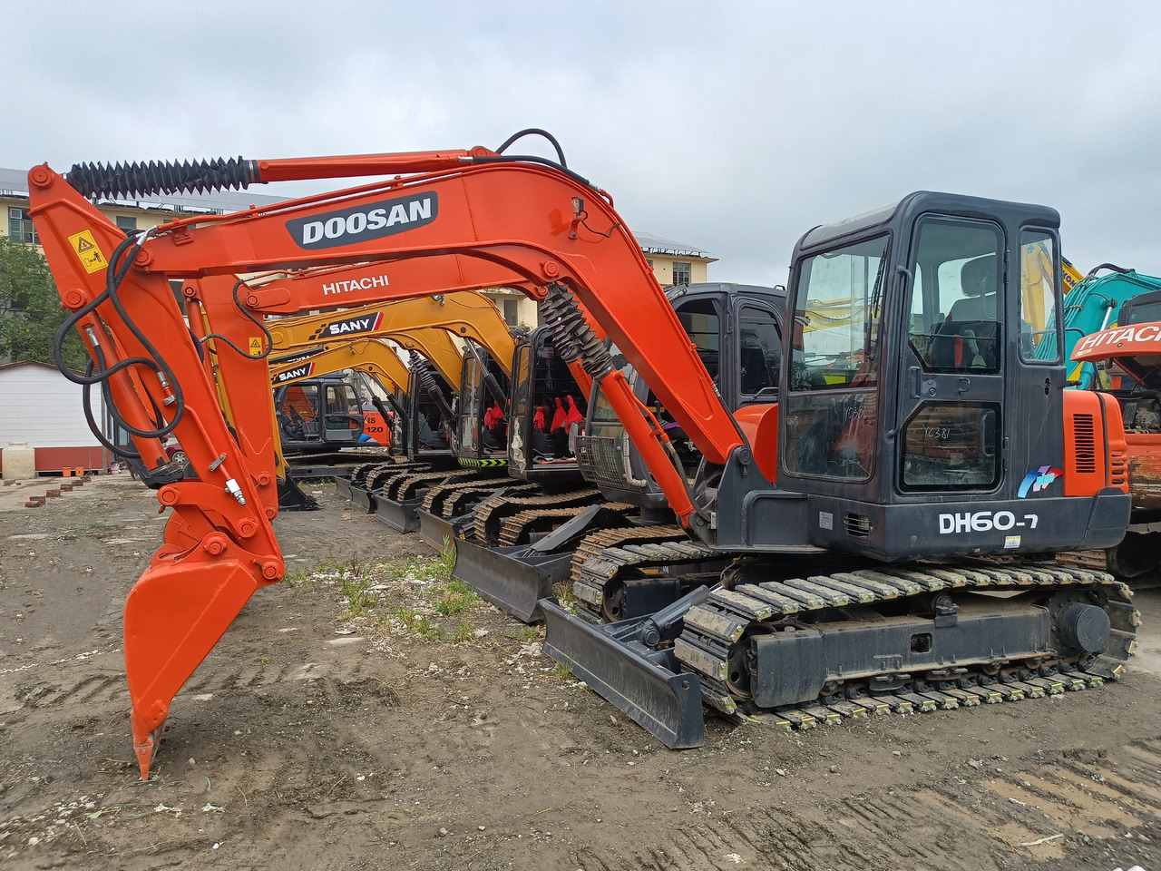 DOOSAN DH60-7 - Mini-ekskavators: foto 1 DOOSAN DH60-7 - Mini-ekskavators: foto 1