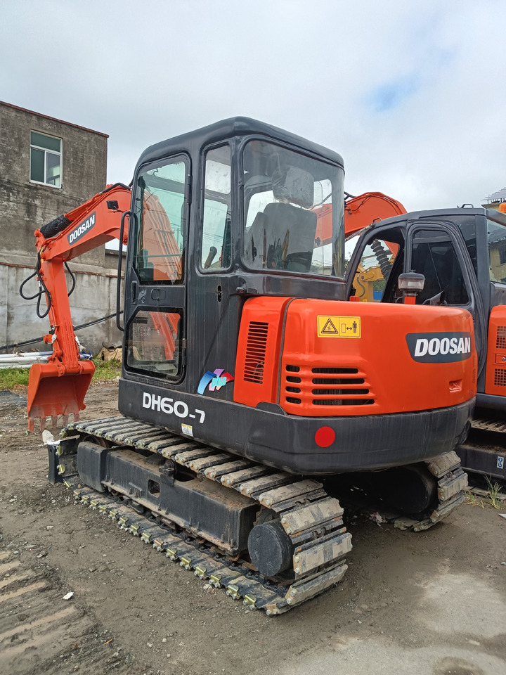 DOOSAN DH60-7 - Mini-ekskavators: foto 4 DOOSAN DH60-7 - Mini-ekskavators: foto 4