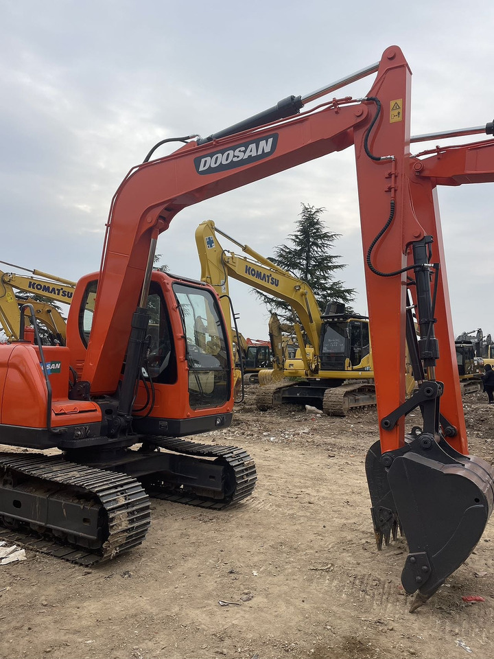 DOOSAN DX80 - Kāpurķēžu ekskavators: foto 3 DOOSAN DX80 - Kāpurķēžu ekskavators: foto 3