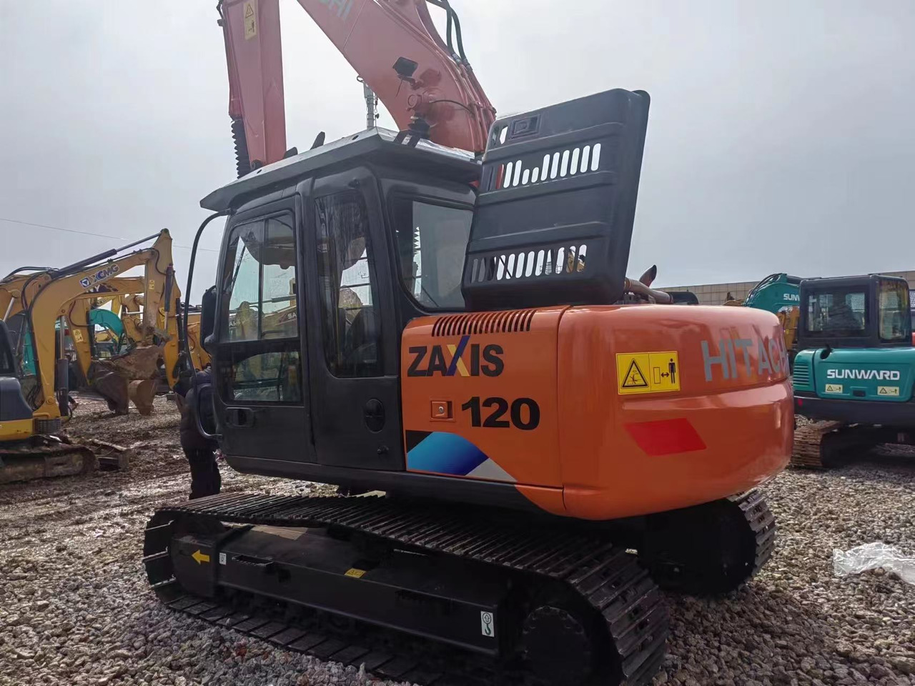 HITACHI ZX120 - Kāpurķēžu ekskavators: foto 2 HITACHI ZX120 - Kāpurķēžu ekskavators: foto 2