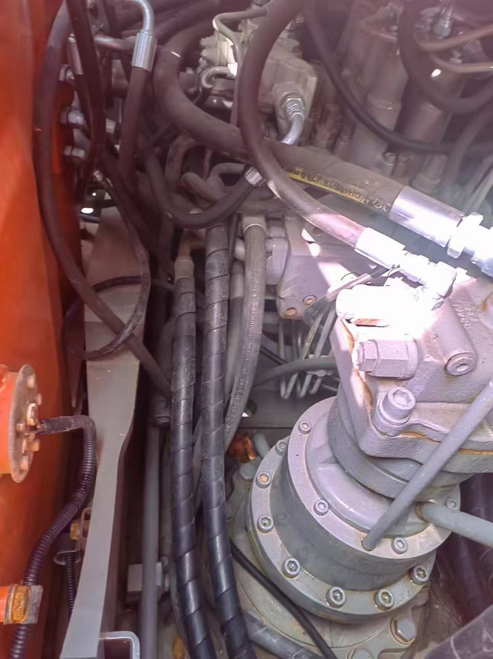 HITACHI ZX120 - Kāpurķēžu ekskavators: foto 5 HITACHI ZX120 - Kāpurķēžu ekskavators: foto 5