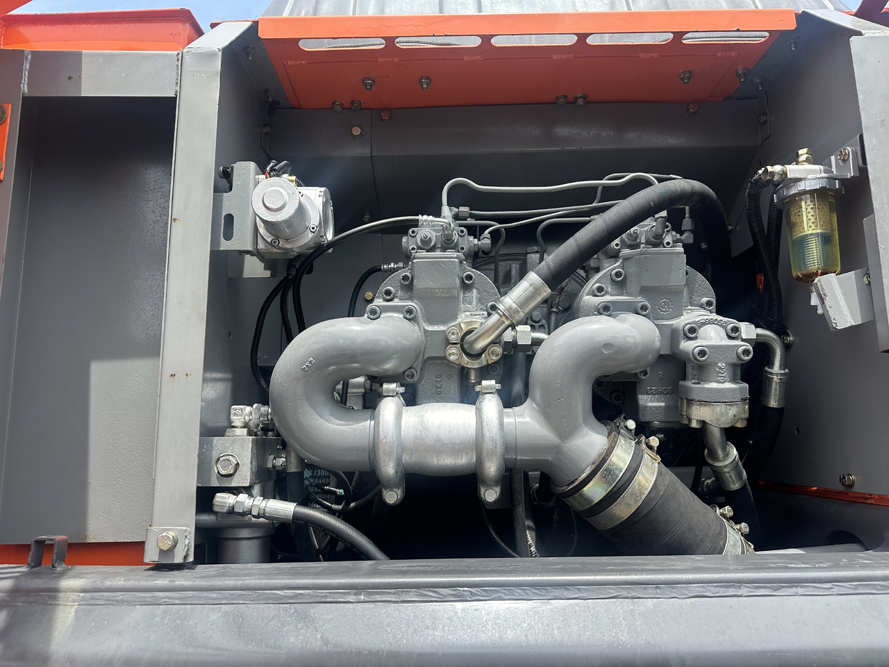 HITACHI ZX350H - Kāpurķēžu ekskavators: foto 5 HITACHI ZX350H - Kāpurķēžu ekskavators: foto 5