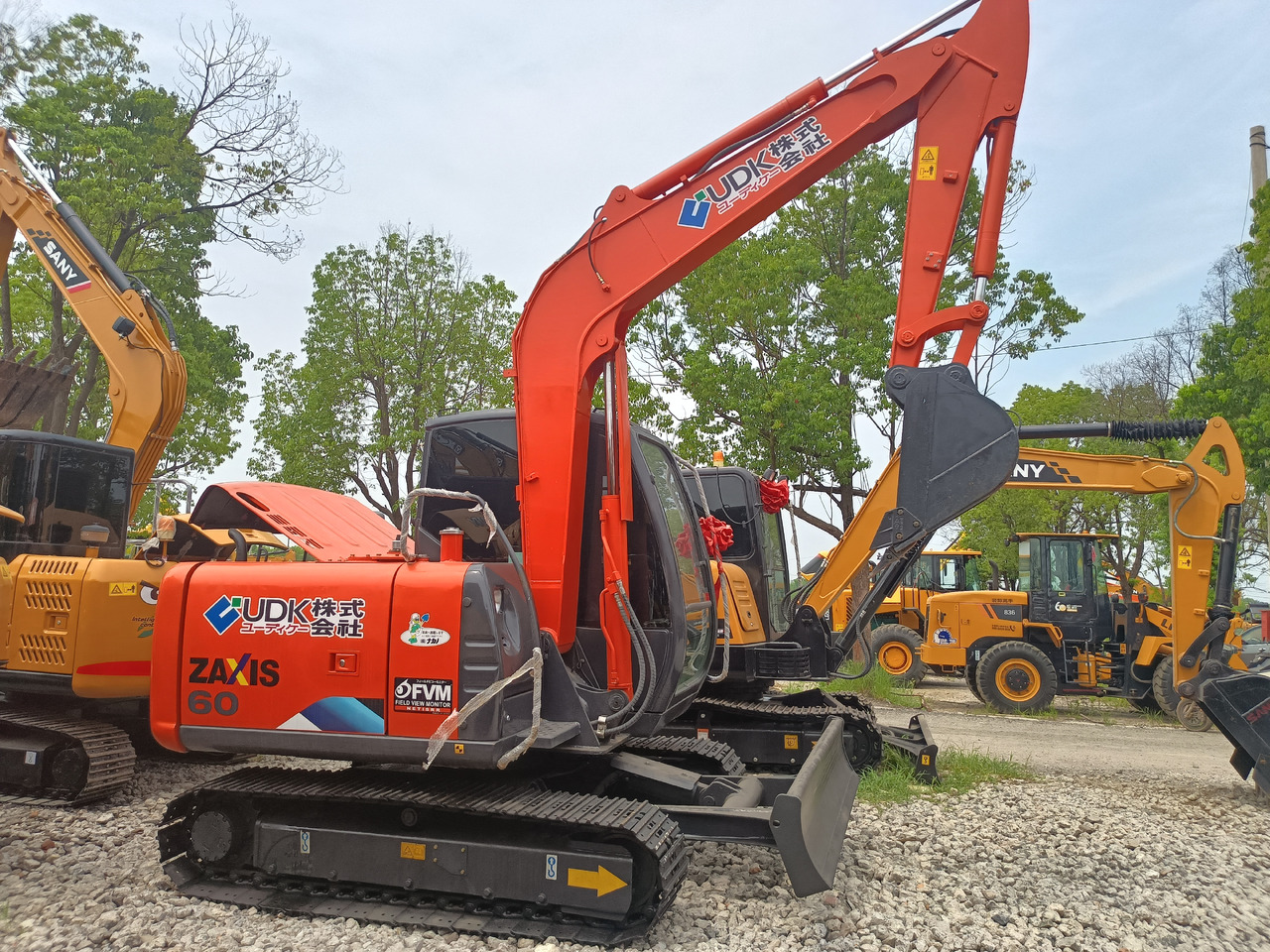 HITACHI ZX60 - Mini-ekskavators: foto 1 HITACHI ZX60 - Mini-ekskavators: foto 1