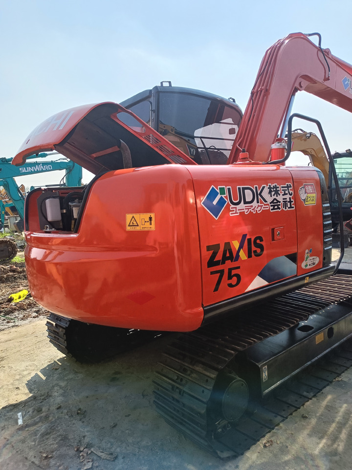 HITACHI ZX75 - Kāpurķēžu ekskavators: foto 2 HITACHI ZX75 - Kāpurķēžu ekskavators: foto 2