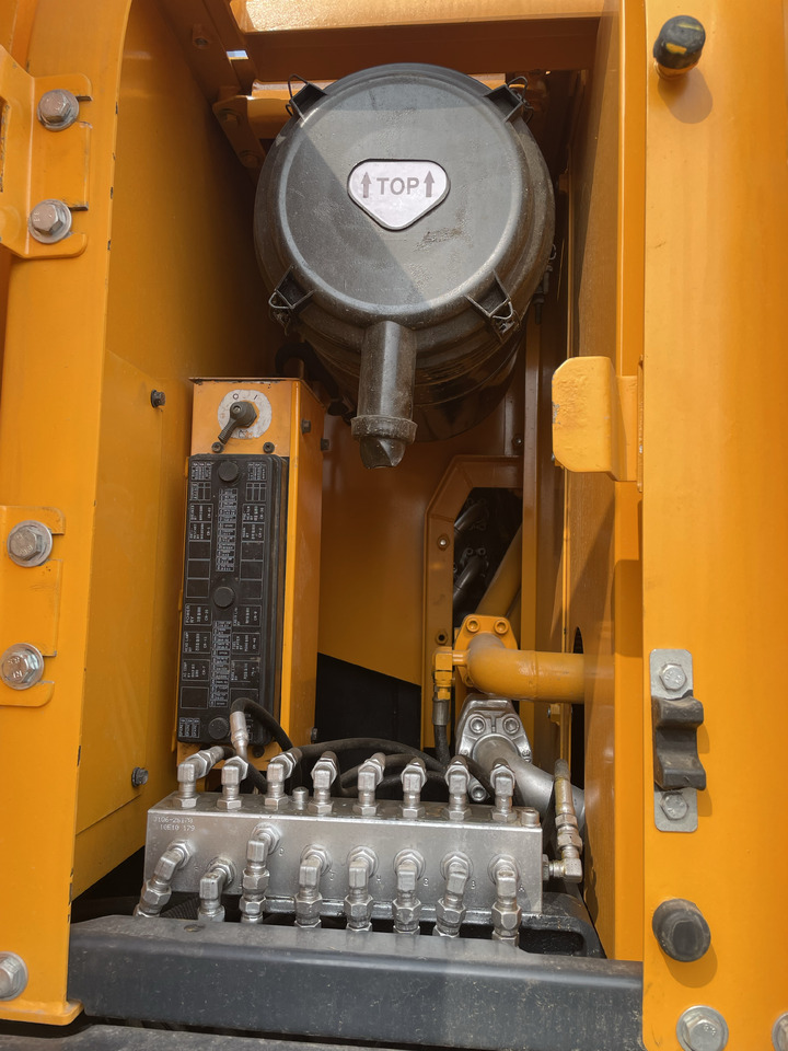 Hyundai R220LC-9S - Kāpurķēžu ekskavators: foto 3 Hyundai R220LC-9S - Kāpurķēžu ekskavators: foto 3