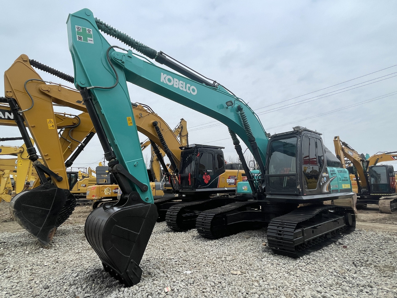 KOBELCO SK200-8 - Kāpurķēžu ekskavators: foto 2 KOBELCO SK200-8 - Kāpurķēžu ekskavators: foto 2