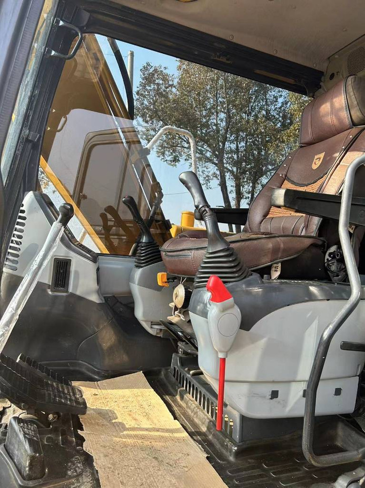 KOMATSU PC 130-8 - Kāpurķēžu ekskavators: foto 5 KOMATSU PC 130-8 - Kāpurķēžu ekskavators: foto 5