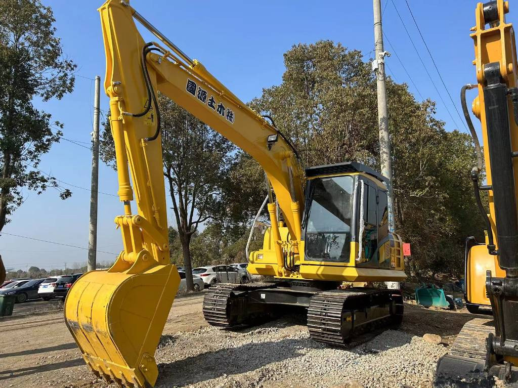 KOMATSU PC 130-8 - Kāpurķēžu ekskavators: foto 3 KOMATSU PC 130-8 - Kāpurķēžu ekskavators: foto 3