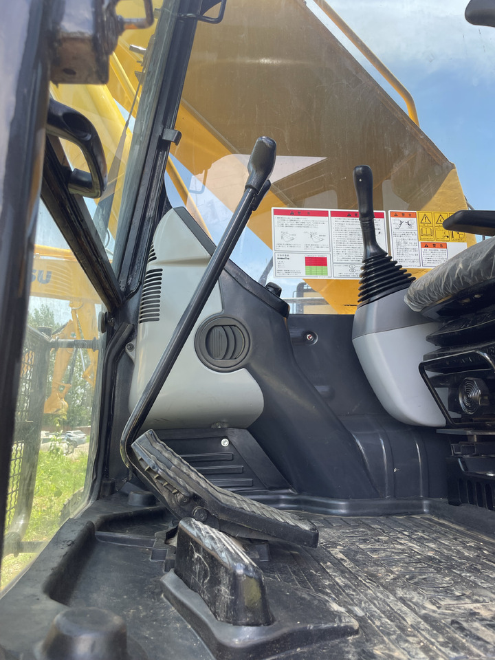 KOMATSU PC 220-8 - Kāpurķēžu ekskavators: foto 5 KOMATSU PC 220-8 - Kāpurķēžu ekskavators: foto 5