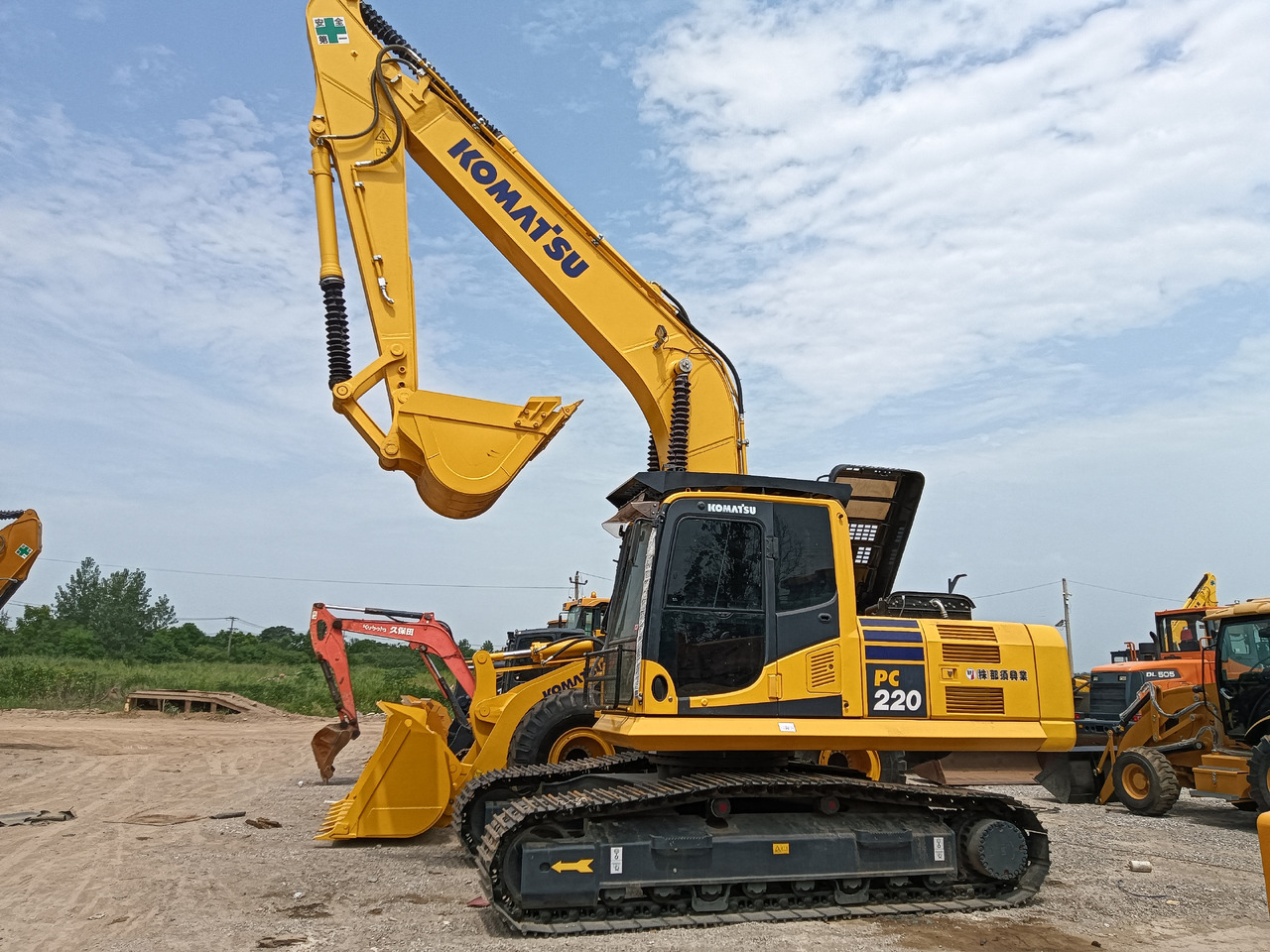 KOMATSU PC200-8 - Kāpurķēžu ekskavators: foto 1 KOMATSU PC200-8 - Kāpurķēžu ekskavators: foto 1