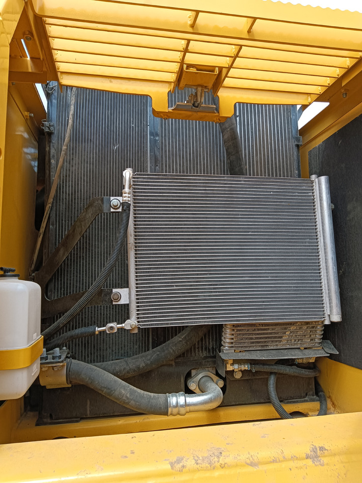 KOMATSU PC200-8 - Kāpurķēžu ekskavators: foto 4 KOMATSU PC200-8 - Kāpurķēžu ekskavators: foto 4
