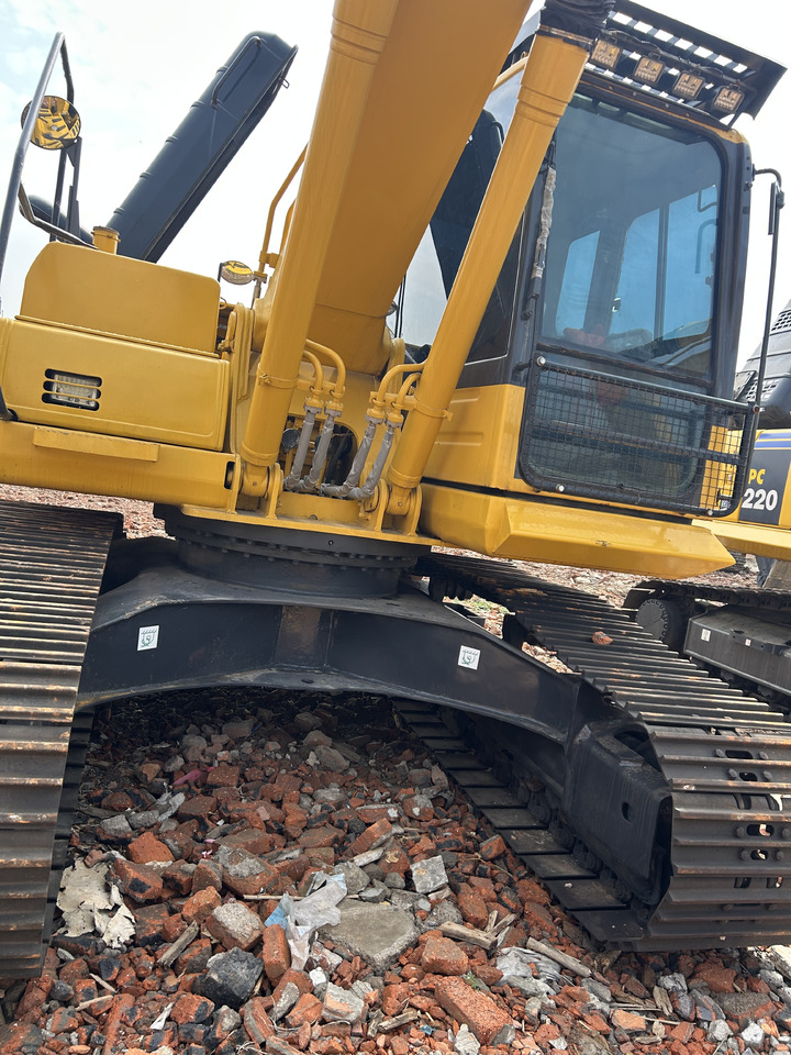 Komatsu PC 200-8 - Kāpurķēžu ekskavators: foto 3 Komatsu PC 200-8 - Kāpurķēžu ekskavators: foto 3