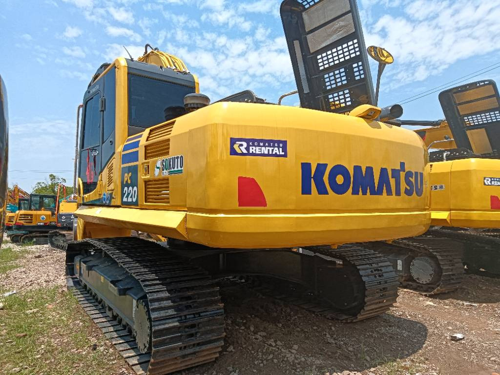 Komatsu PC 220-8 - Kāpurķēžu ekskavators: foto 1 Komatsu PC 220-8 - Kāpurķēžu ekskavators: foto 1