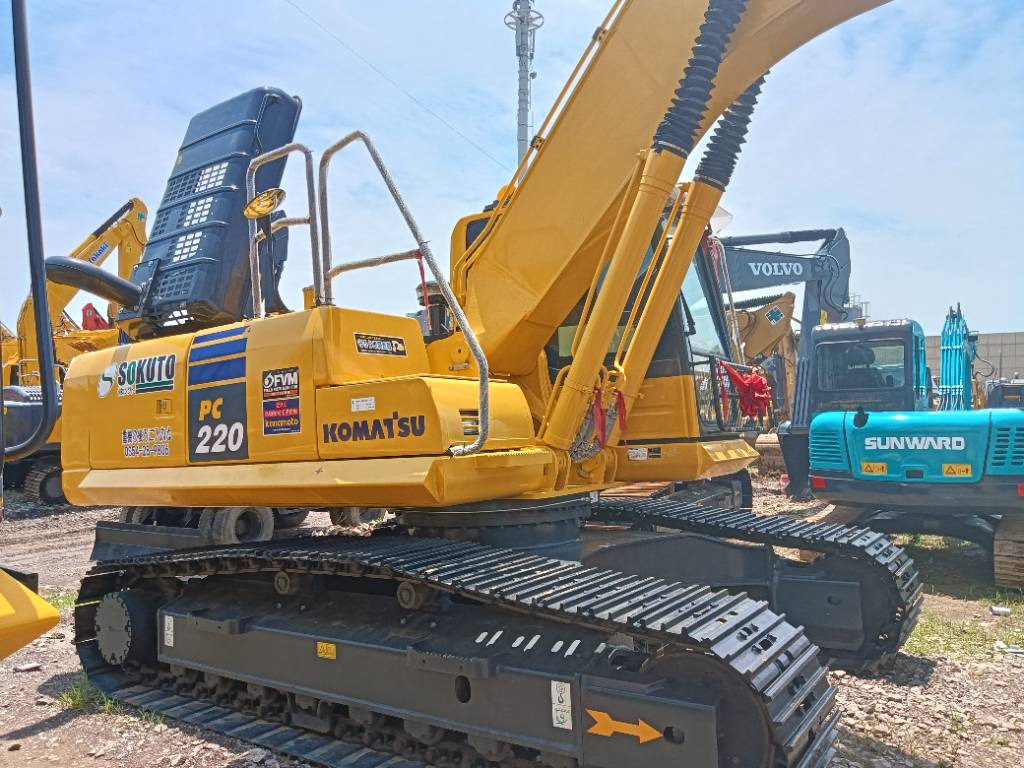 Komatsu PC 220-8 - Kāpurķēžu ekskavators: foto 4 Komatsu PC 220-8 - Kāpurķēžu ekskavators: foto 4