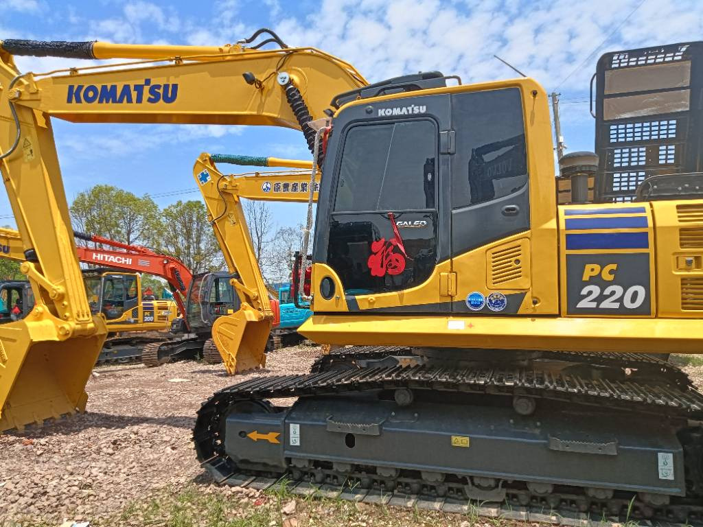 Komatsu PC 220-8 - Kāpurķēžu ekskavators: foto 3 Komatsu PC 220-8 - Kāpurķēžu ekskavators: foto 3
