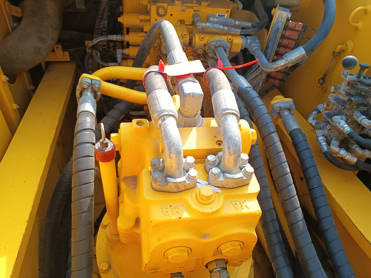 Kāpurķēžu ekskavators Komatsu PC 350-7: foto 7