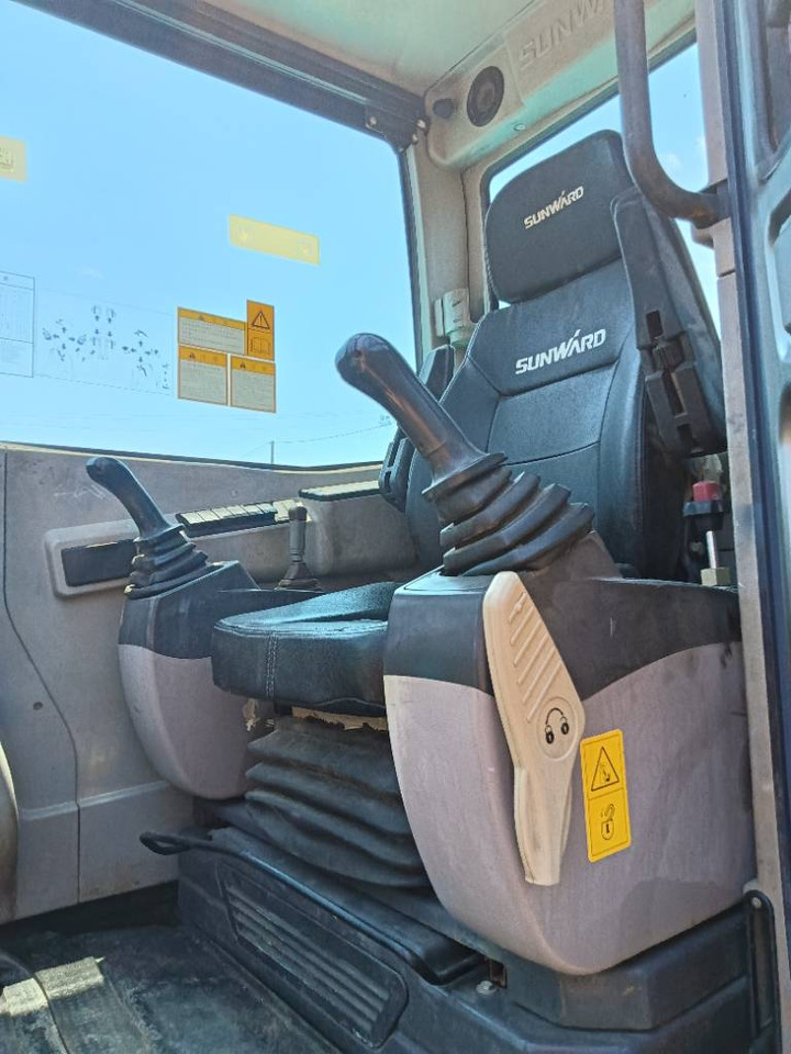 Kāpurķēžu ekskavators Sunward SWE80E: foto 6