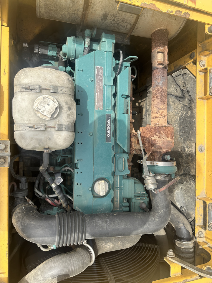 VOLVO EC220D - Kāpurķēžu ekskavators: foto 5 VOLVO EC220D - Kāpurķēžu ekskavators: foto 5