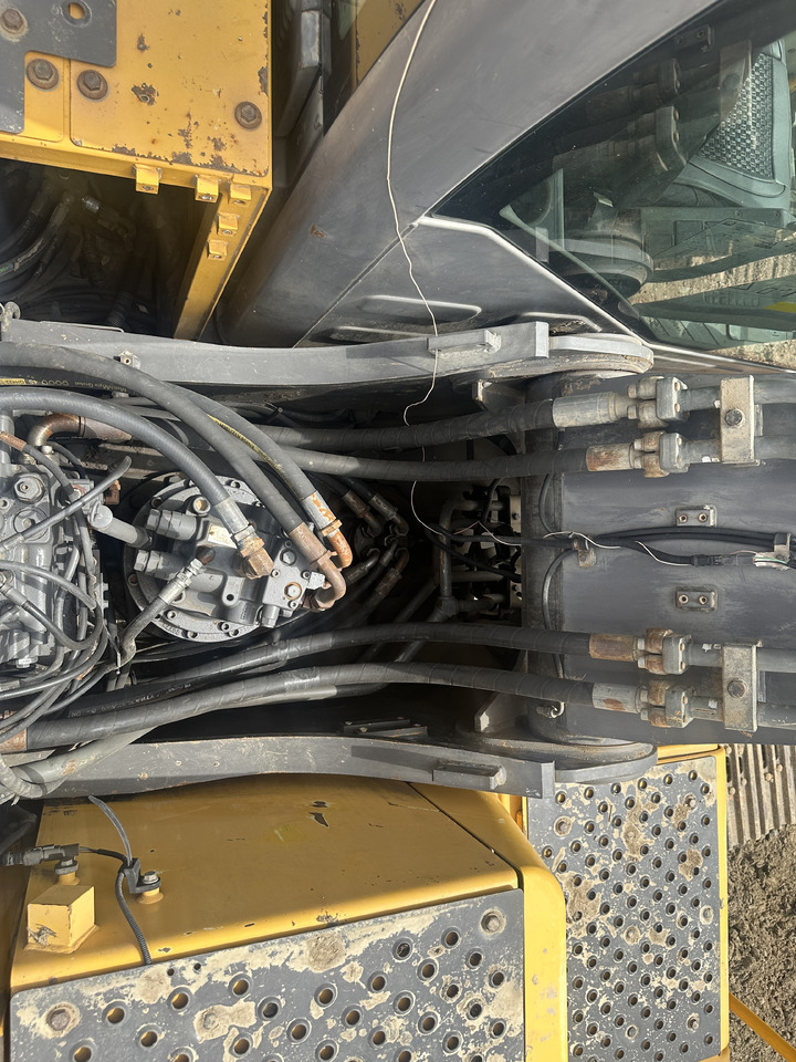 VOLVO EC220D - Kāpurķēžu ekskavators: foto 4 VOLVO EC220D - Kāpurķēžu ekskavators: foto 4