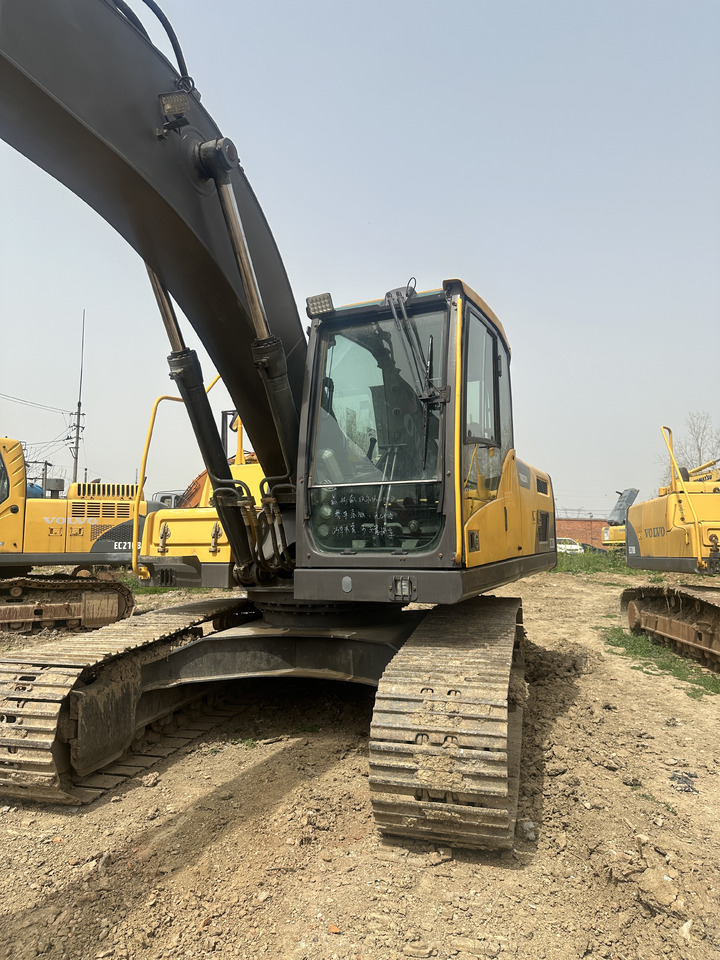 VOLVO EC220D - Kāpurķēžu ekskavators: foto 2 VOLVO EC220D - Kāpurķēžu ekskavators: foto 2