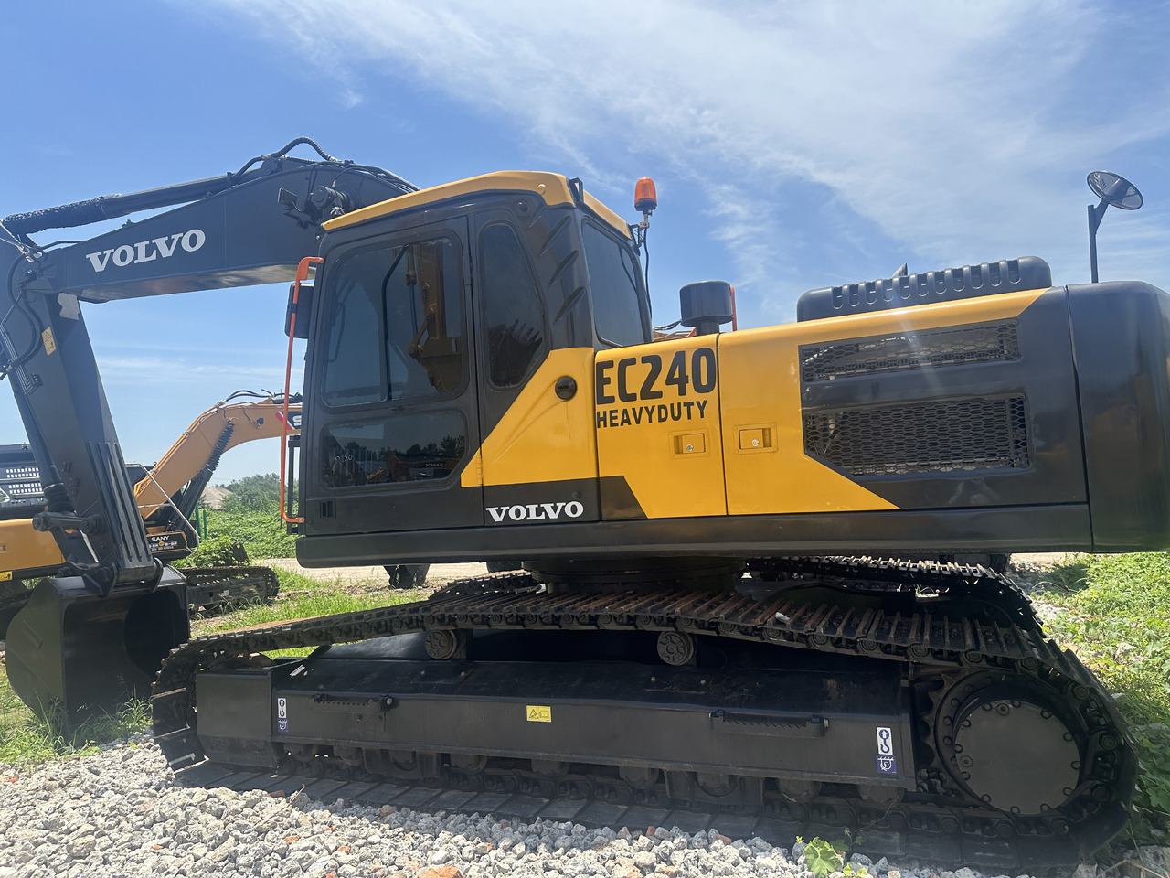 VOLVO EC240 - Kāpurķēžu ekskavators: foto 1 VOLVO EC240 - Kāpurķēžu ekskavators: foto 1
