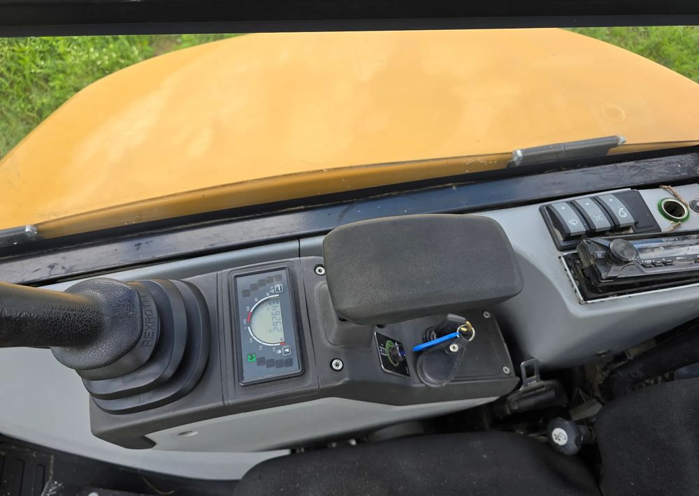 Caterpillar - Mini-ekskavators: foto 4 Caterpillar - Mini-ekskavators: foto 4