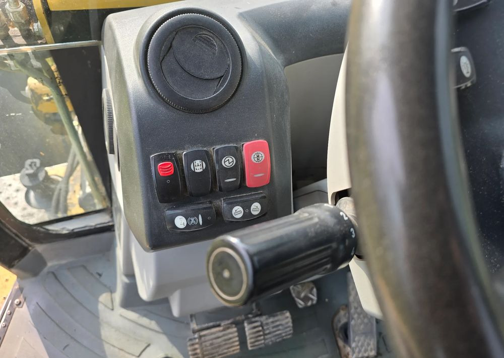 Caterpillar - Ekskavators-iekrāvējs: foto 4 Caterpillar - Ekskavators-iekrāvējs: foto 4