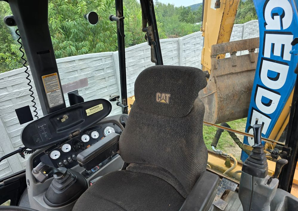 Caterpillar - Ekskavators-iekrāvējs: foto 2 Caterpillar - Ekskavators-iekrāvējs: foto 2