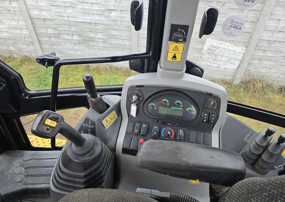 Caterpillar - Ekskavators-iekrāvējs: foto 5 Caterpillar - Ekskavators-iekrāvējs: foto 5