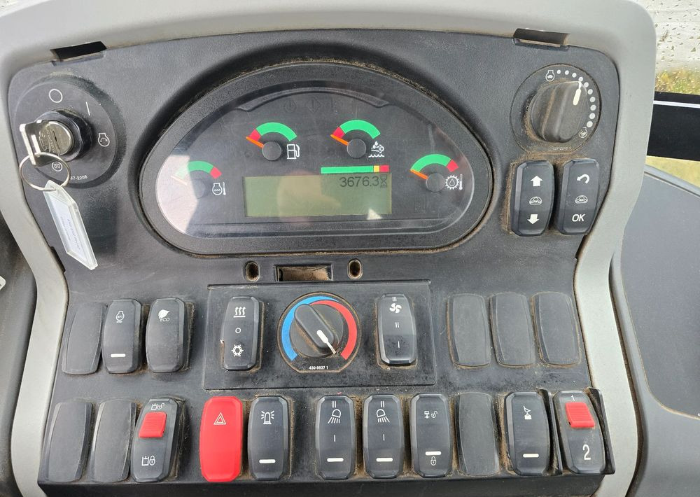 Caterpillar - Ekskavators-iekrāvējs: foto 4 Caterpillar - Ekskavators-iekrāvējs: foto 4