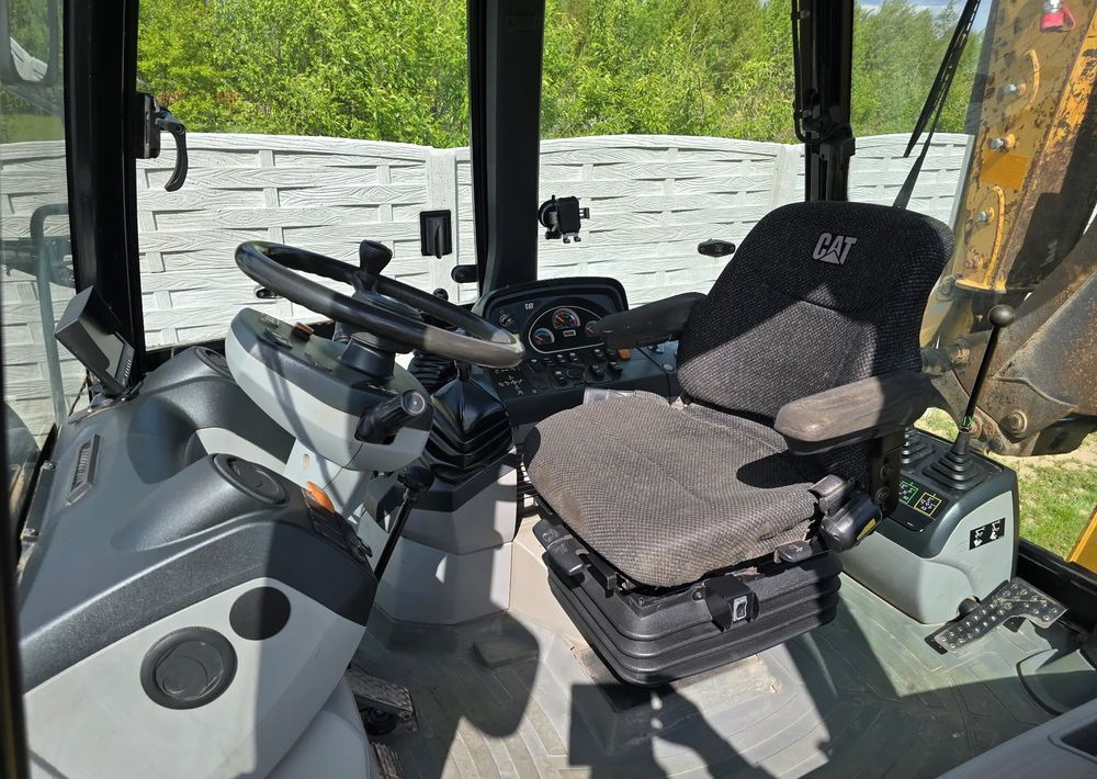 Caterpillar - Ekskavators-iekrāvējs: foto 3 Caterpillar - Ekskavators-iekrāvējs: foto 3