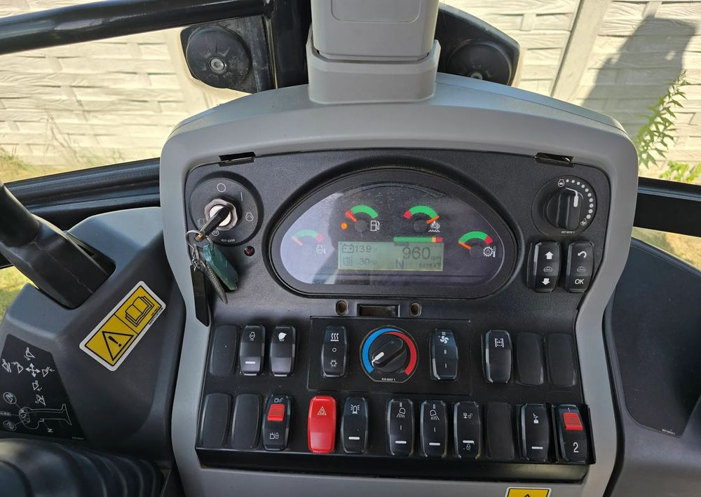 Caterpillar - Ekskavators-iekrāvējs: foto 4 Caterpillar - Ekskavators-iekrāvējs: foto 4