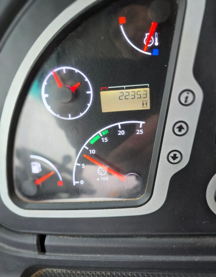 JCB - Ekskavators-iekrāvējs: foto 4 JCB - Ekskavators-iekrāvējs: foto 4