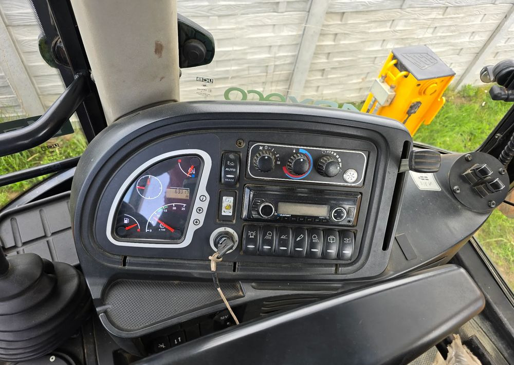 JCB - Ekskavators-iekrāvējs: foto 4 JCB - Ekskavators-iekrāvējs: foto 4