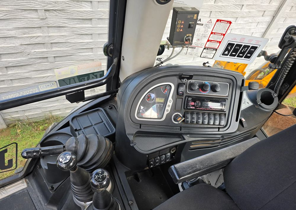 JCB - Ekskavators-iekrāvējs: foto 5 JCB - Ekskavators-iekrāvējs: foto 5