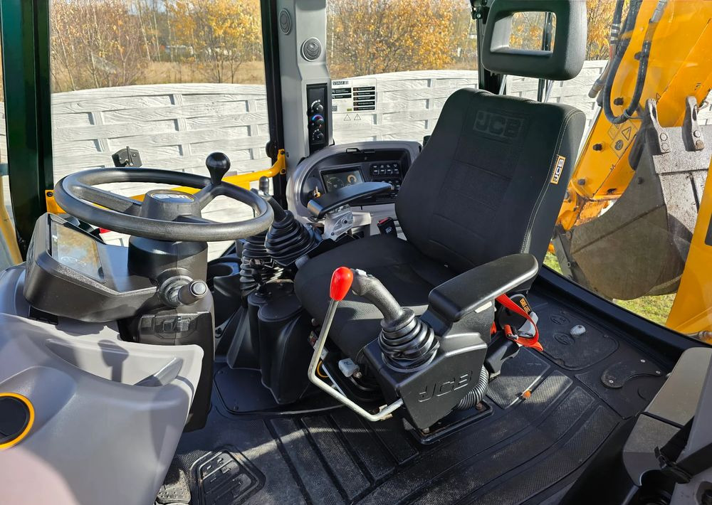 JCB - Ekskavators-iekrāvējs: foto 4 JCB - Ekskavators-iekrāvējs: foto 4