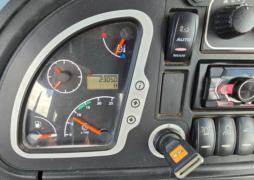 JCB - Ekskavators-iekrāvējs: foto 4 JCB - Ekskavators-iekrāvējs: foto 4